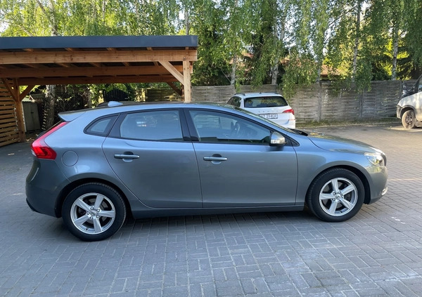 Volvo V40 cena 72000 przebieg: 99986, rok produkcji 2018 z Błonie małe 254